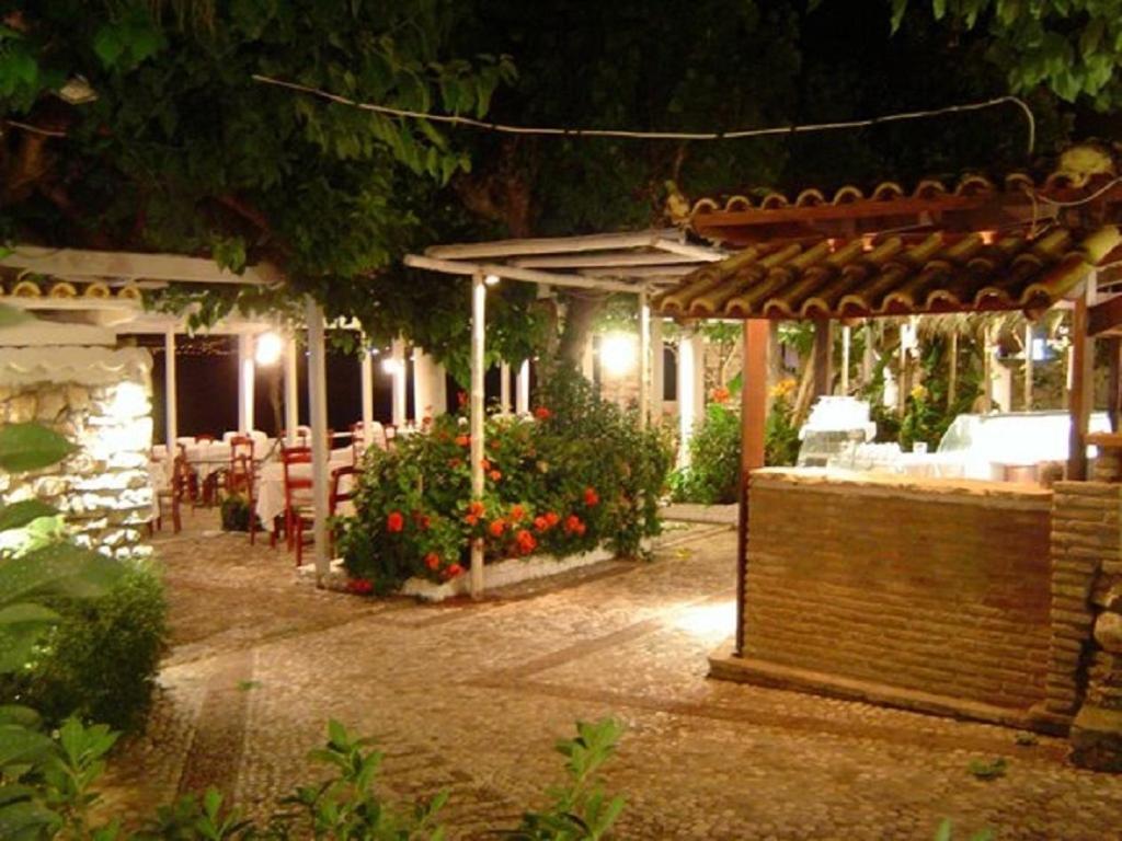 Taradella Hotel Alissos 外观 照片