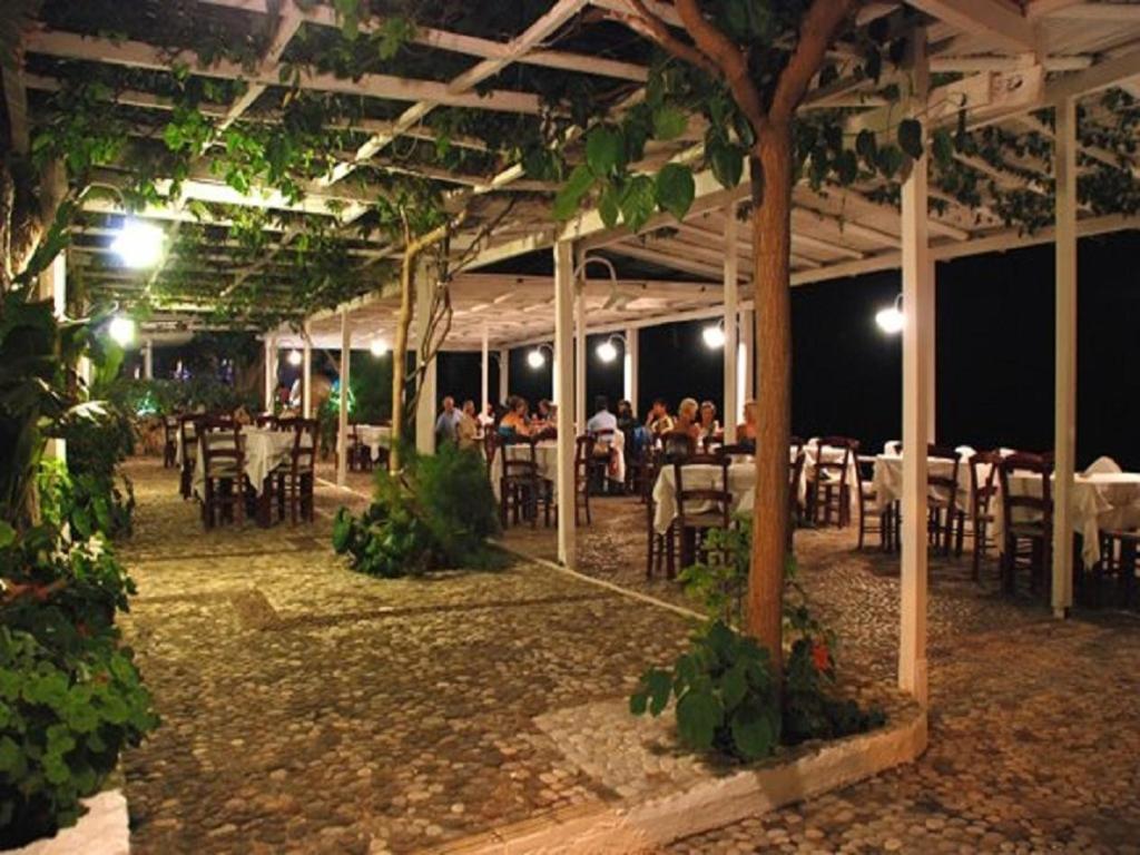 Taradella Hotel Alissos 外观 照片