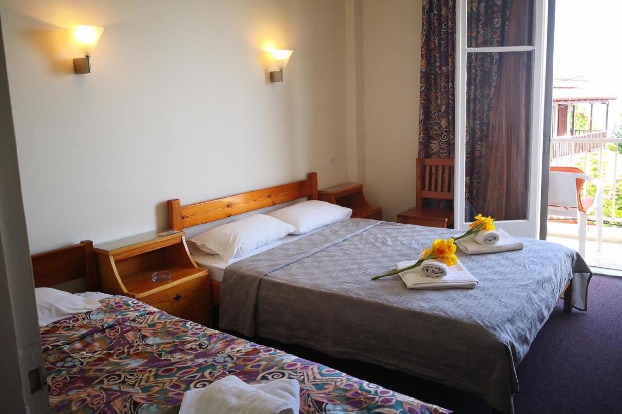 Taradella Hotel Alissos 外观 照片