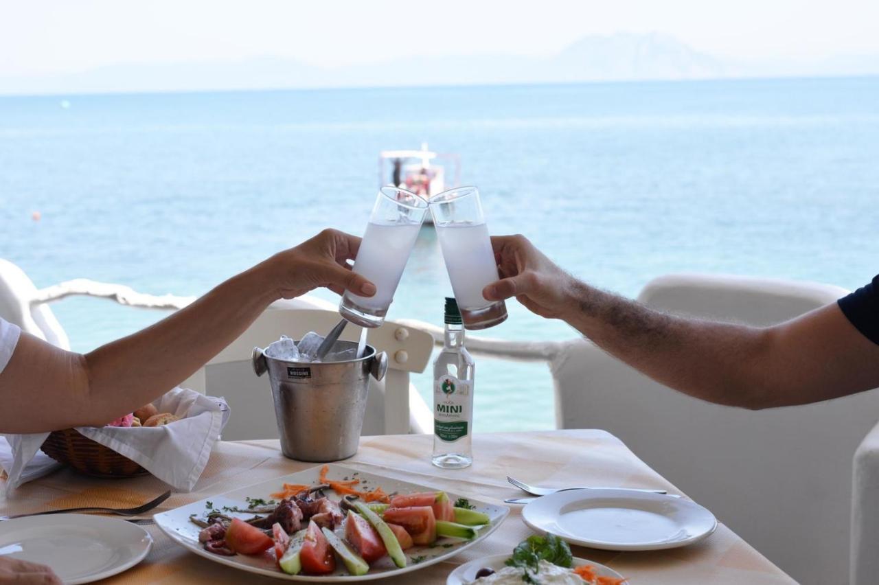 Taradella Hotel Alissos 外观 照片